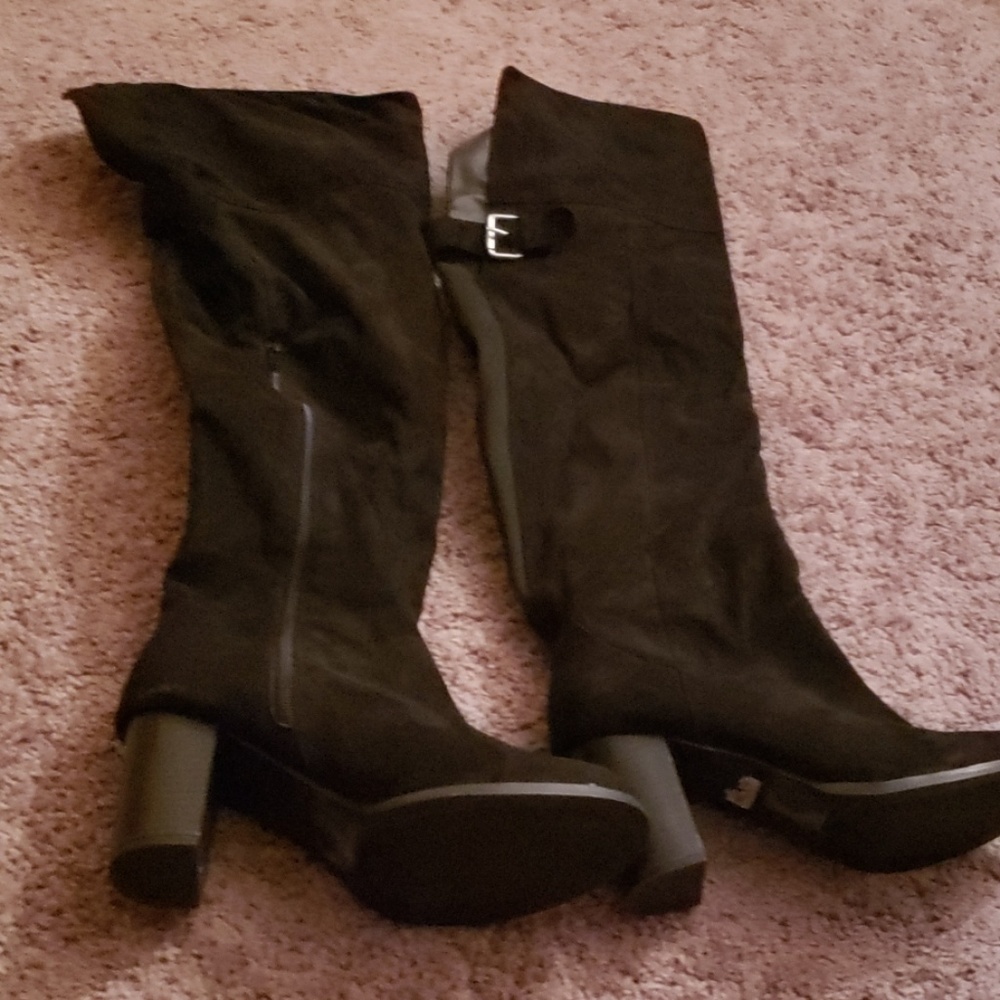 Black over yhe knee boots